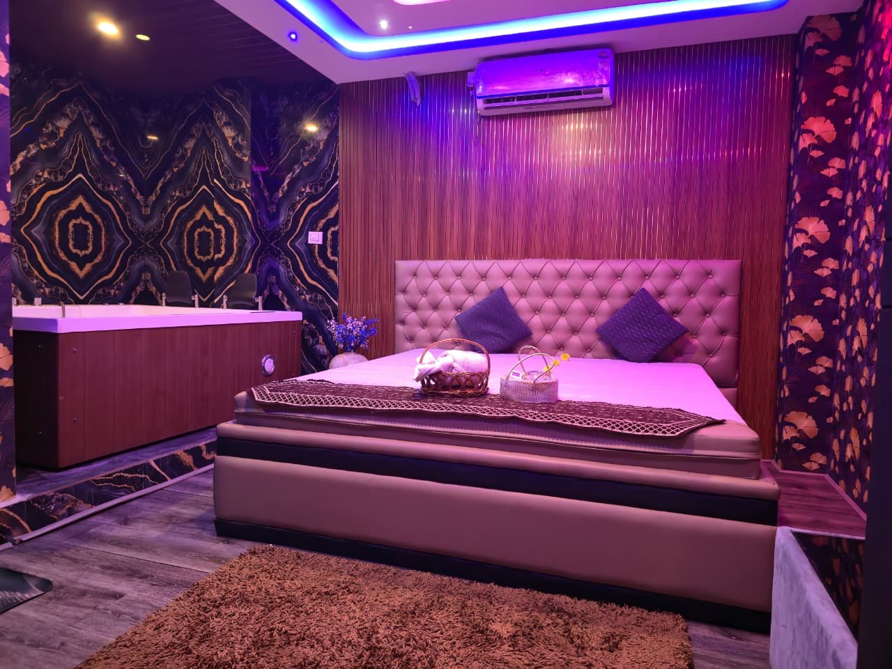 Couple Massage + Jacuzzi at Breeze Thai Spa